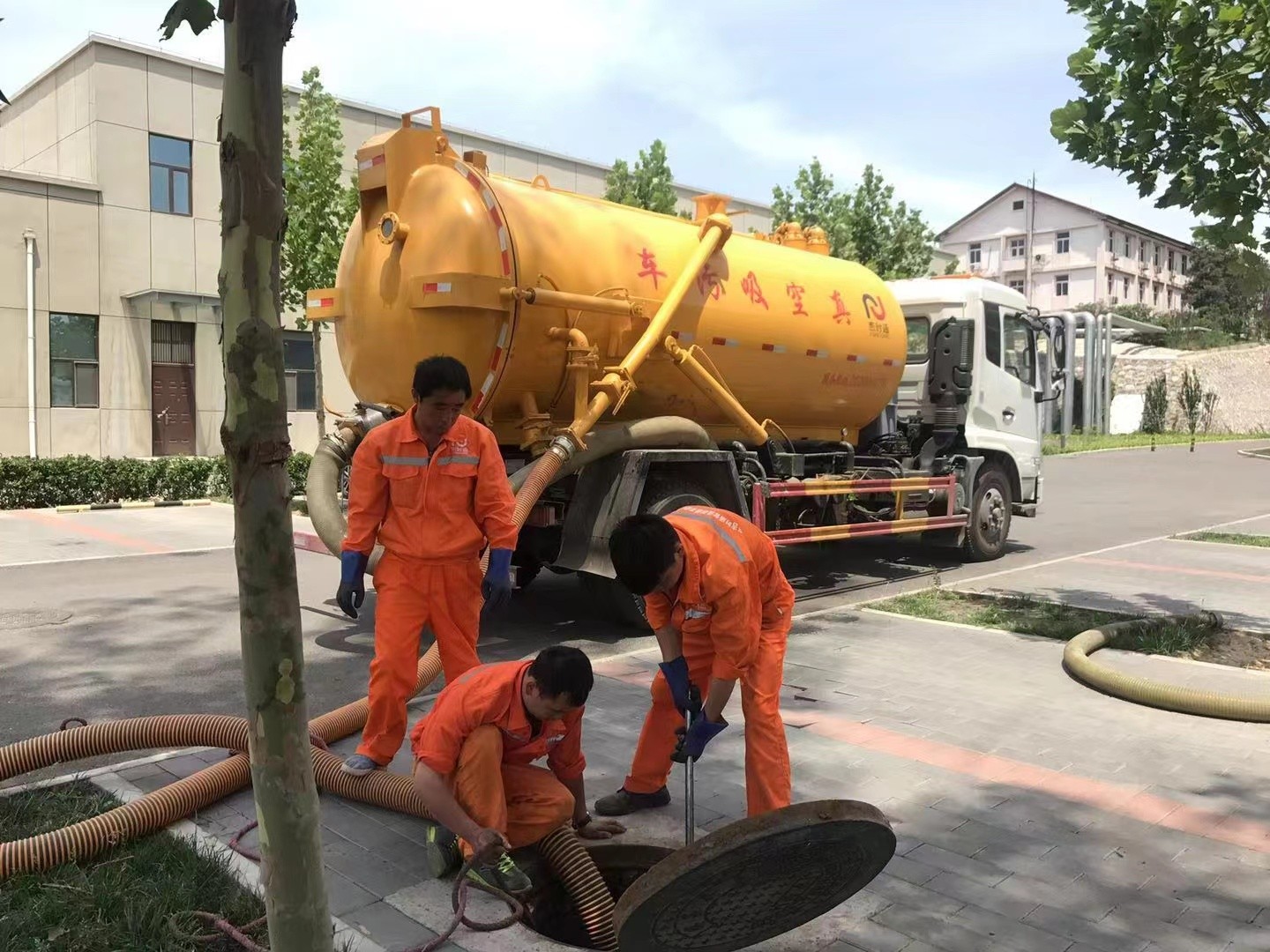 涉县化粪池清理与5-8吨吸粪车施工效率分析